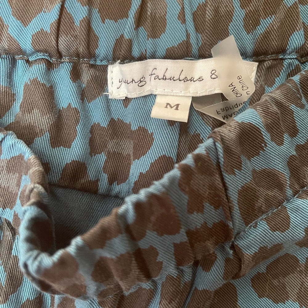 NWT Young, Fabulous and Broke Teal Leopard Elastic Leg and Waist Zip Pocket Pant - Picture 5 of 8